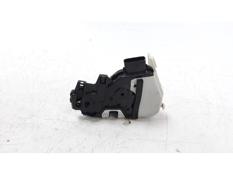 Recambio de cerradura puerta delantera derecha para kia optima 1.7 crdi cat referencia OEM IAM 81320D4110  