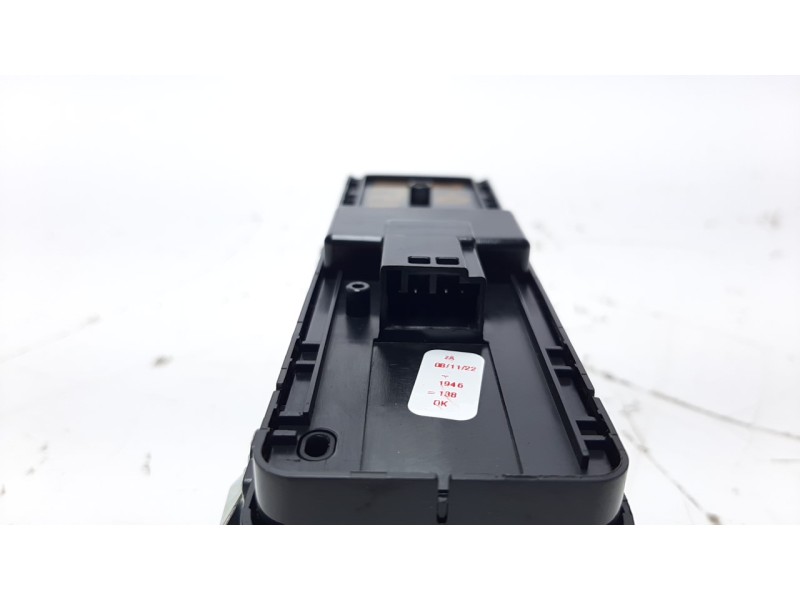 Recambio de mando elevalunas delantero izquierdo para volvo xc 40 1.5 cat referencia OEM IAM 32319765  