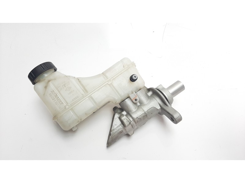 Recambio de bomba freno para renault megane iv berlina 5p referencia OEM IAM 460913217R  