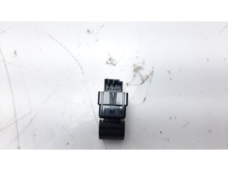 Recambio de mando elevalunas trasero derecho para volvo xc 40 1.5 cat referencia OEM IAM 31456060  