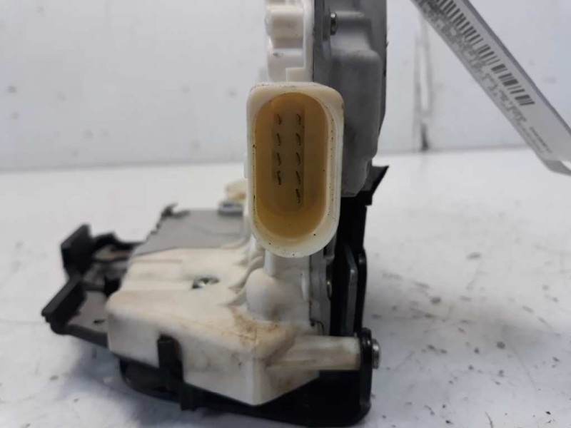 Recambio de cerradura puerta delantera derecha para audi a4 avant (8e) 1.9 tdi referencia OEM IAM 8E2837016AA  