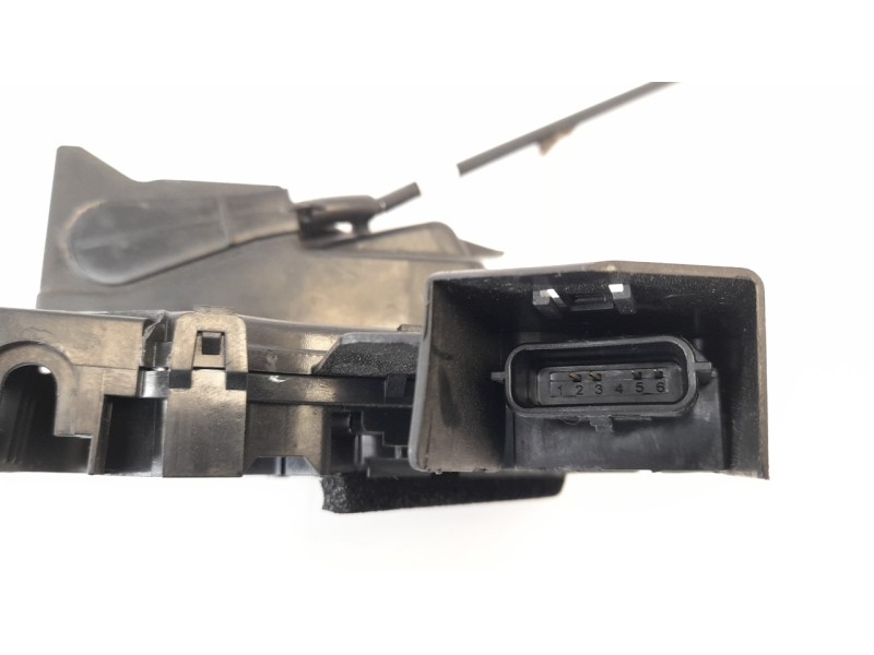 Recambio de cerradura puerta delantera derecha para renault megane iv berlina 5p referencia OEM IAM 805020256R  