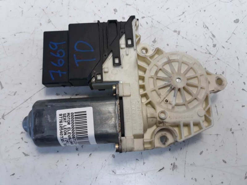 Recambio de motor elevalunas trasero derecho para seat leon (1m1) last edition referencia OEM IAM 9776105407301  