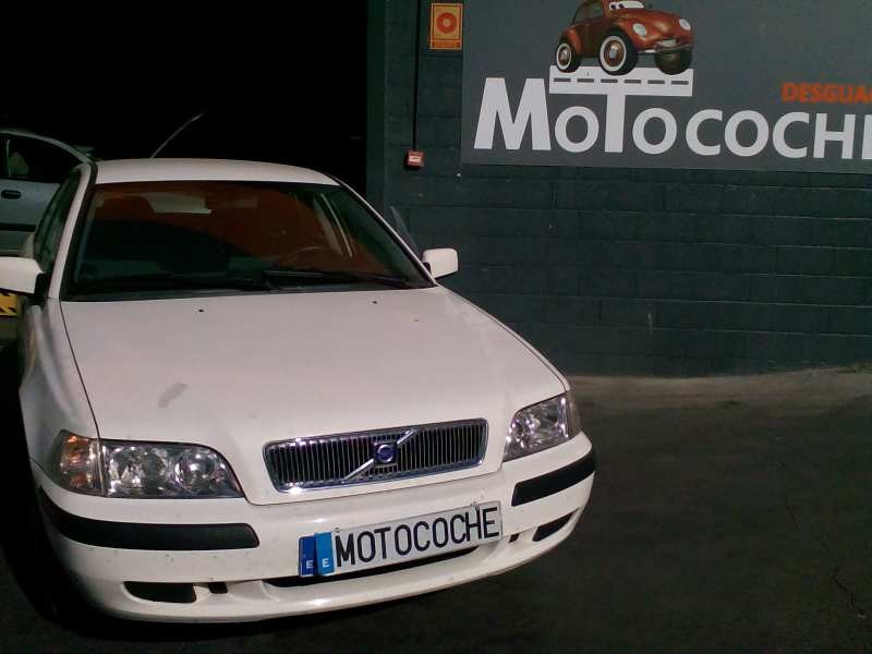 volvo s40 berlina del año 2000