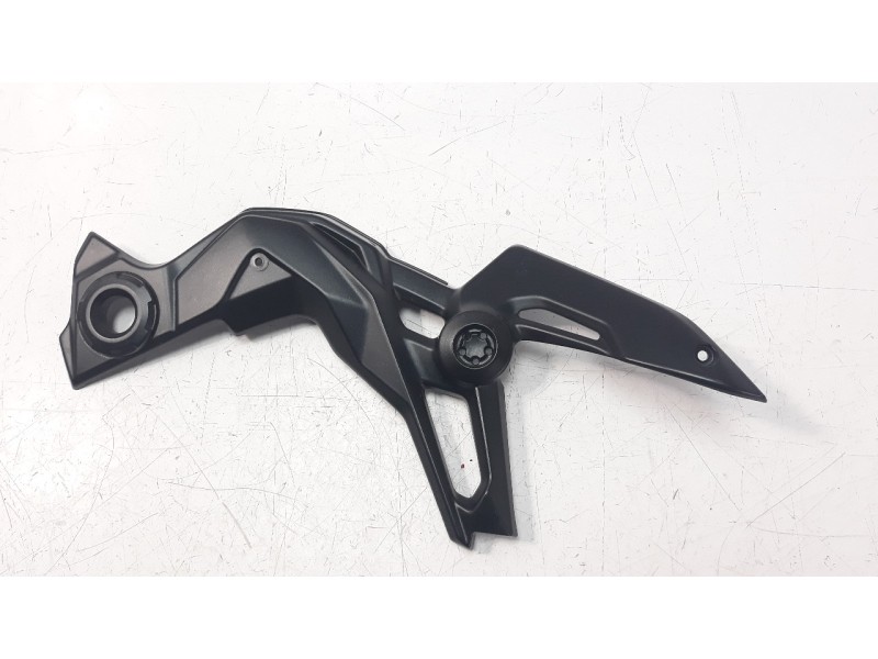 Recambio de moldura para kawasaki z 900 referencia OEM IAM 140930927  