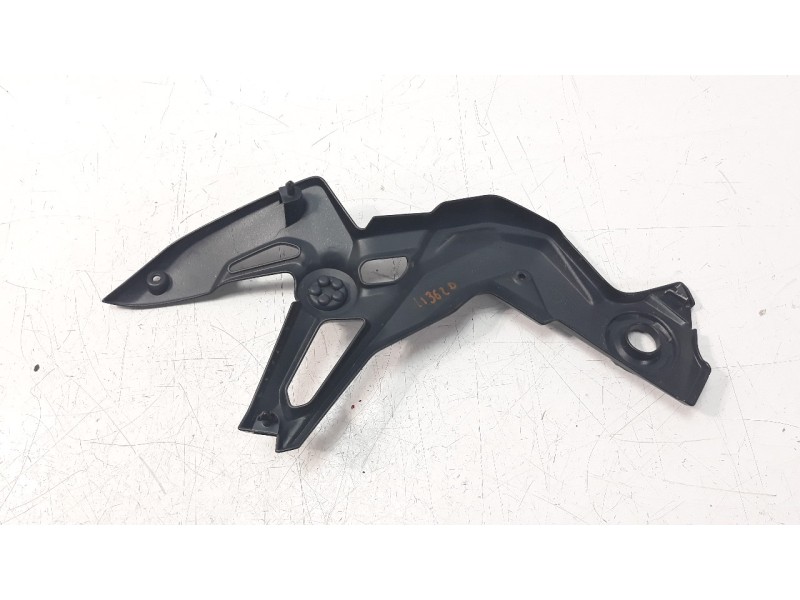 Recambio de moldura para kawasaki z 900 referencia OEM IAM 140930927  