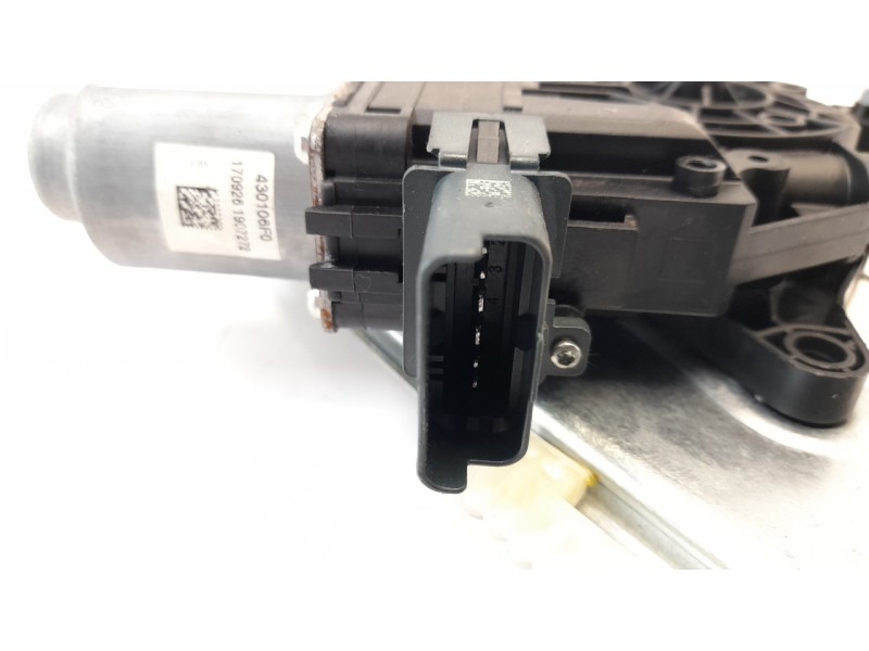 Recambio de elevalunas trasero izquierdo para renault megane iv berlina 5p referencia OEM IAM 827218403R  