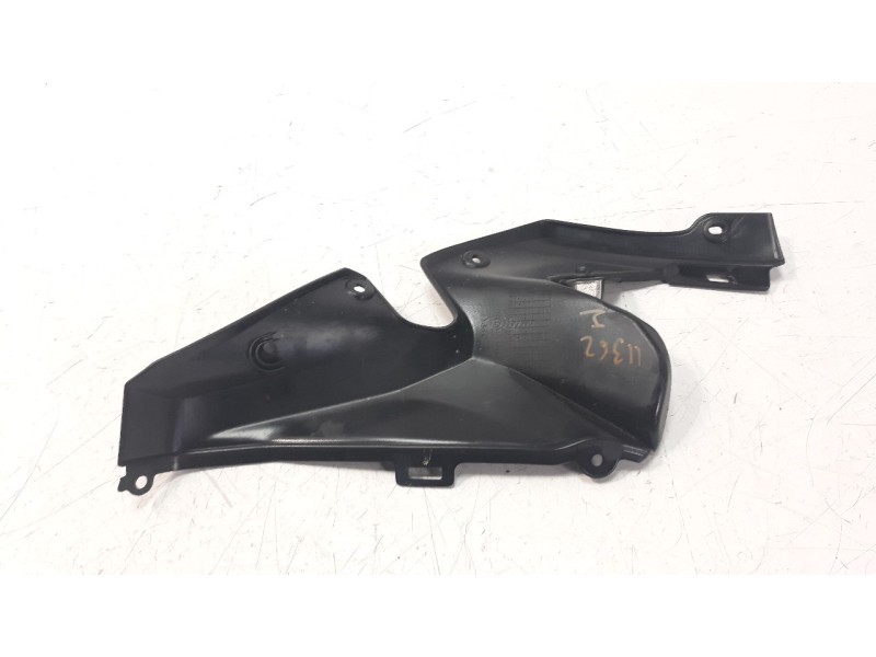 Recambio de moldura para kawasaki z 900 referencia OEM IAM 140930918  