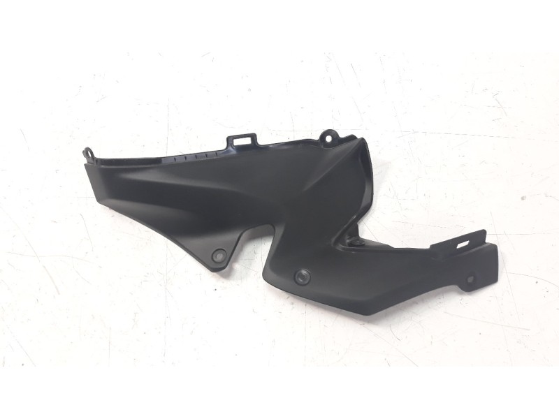 Recambio de moldura para kawasaki z 900 referencia OEM IAM 140930918  