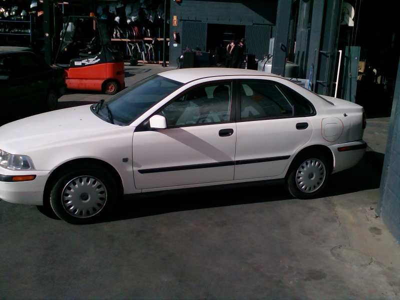 volvo s40 berlina del año 2000