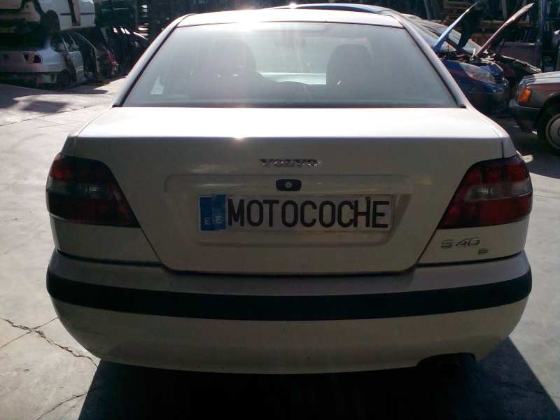 volvo s40 berlina del año 2000