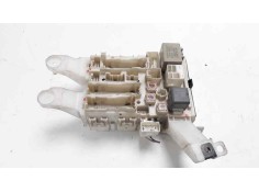 Recambio de caja reles / fusibles para toyota auris luna referencia OEM IAM 8273002150A  