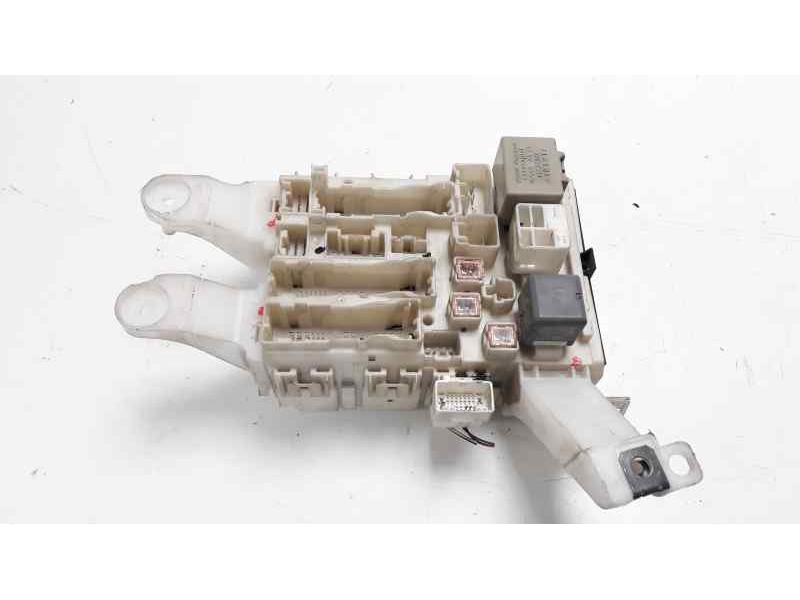 Recambio de caja reles / fusibles para toyota auris luna referencia OEM IAM 8273002150A  