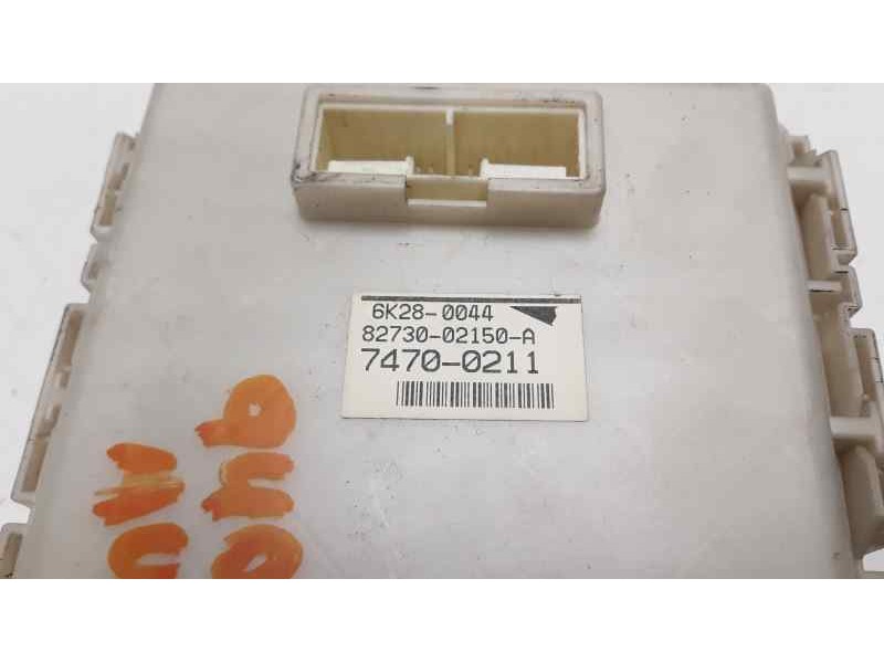 Recambio de caja reles / fusibles para toyota auris luna referencia OEM IAM 8273002150A  