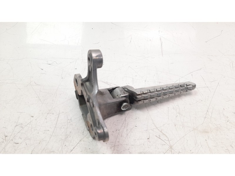 Recambio de estribo para yamaha x-max 125 referencia OEM IAM B74LMK3  