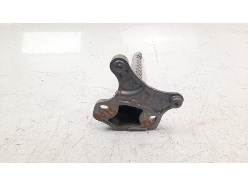 Recambio de estribo para yamaha x-max 125 referencia OEM IAM B74LMK3  