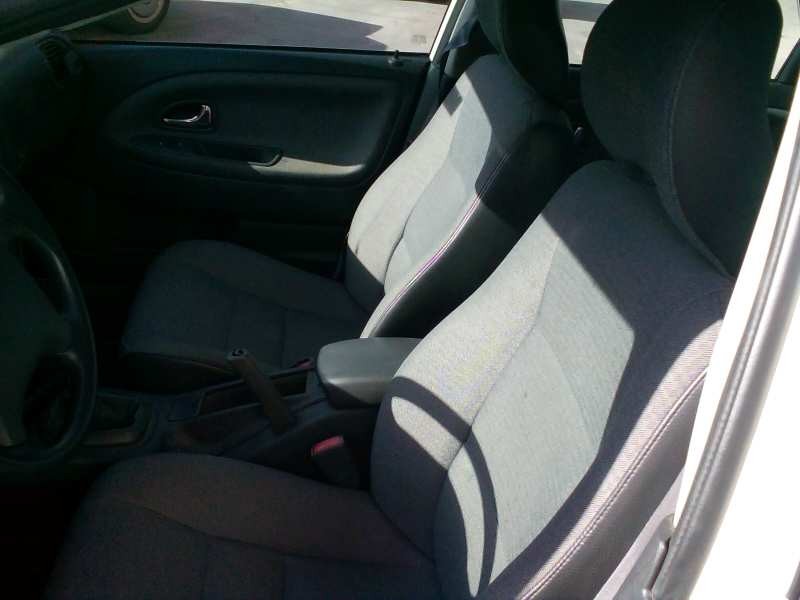 volvo s40 berlina del año 2000