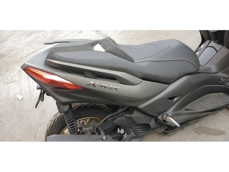 Recambio de moldura para yamaha x-max 125 referencia OEM IAM BL1F174100  