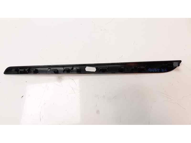 Recambio de moldura para renault megane iv berlina 5p zen referencia OEM IAM 809A64311R  