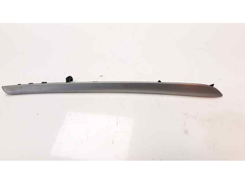 Recambio de moldura para renault megane iv berlina 5p zen referencia OEM IAM 809A64311R  