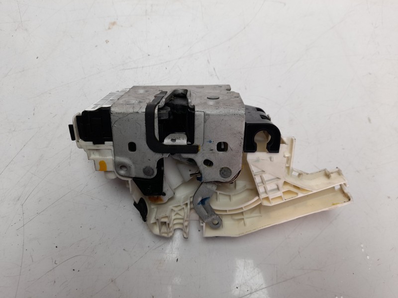 Recambio de cerradura puerta delantera derecha para fiat freemont (345) urban 4wd referencia OEM IAM 68039190AA  