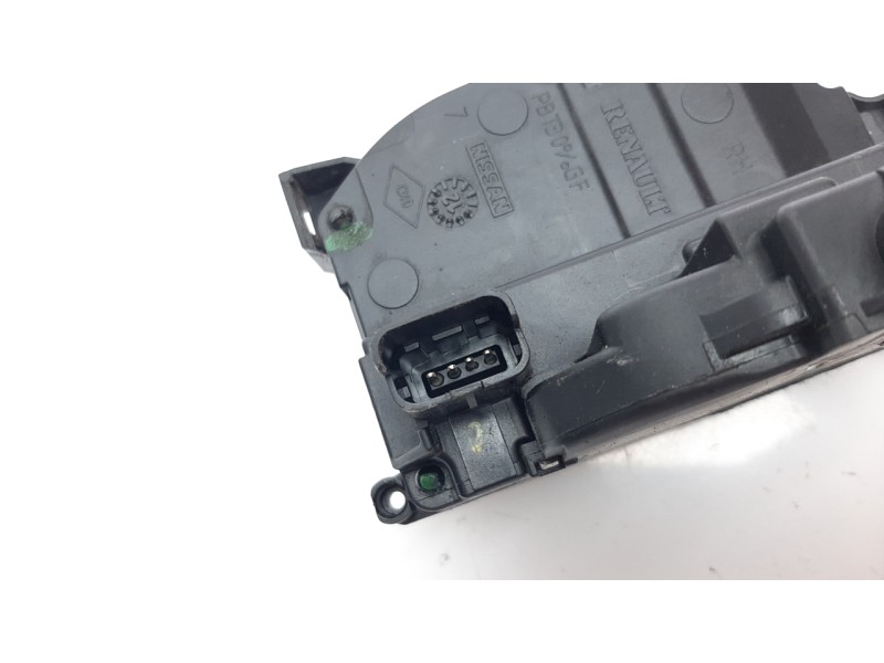 Recambio de cerradura puerta delantera derecha para renault megane iii berlina 5 p 1.5 dci diesel fap referencia OEM IAM 8050200