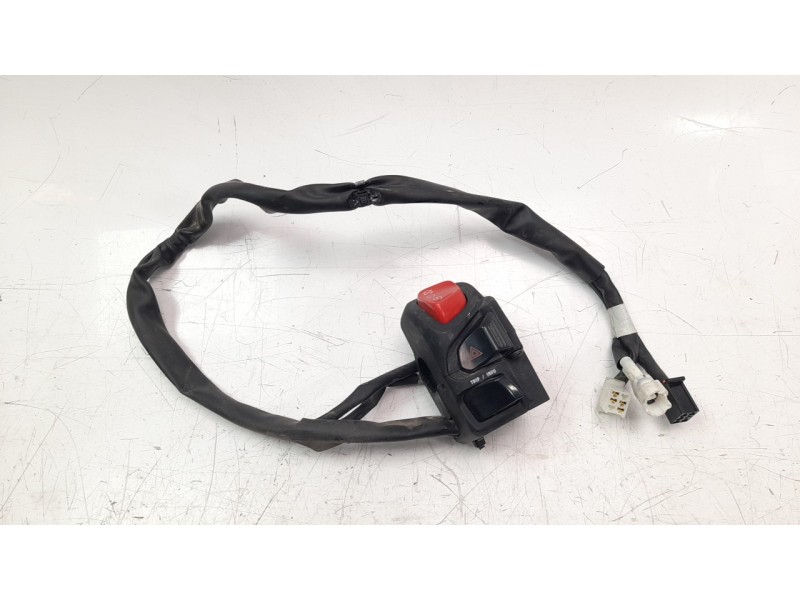 Recambio de piña luces derecha para yamaha x-max 125 referencia OEM IAM B9YH397300  