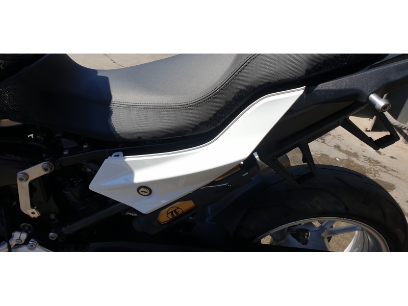 Recambio de moldura para bmw f 900 xr referencia OEM IAM 46639444513  