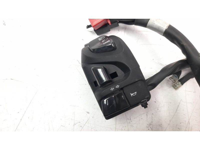 Recambio de piña luces izquierda para yamaha x-max 125 referencia OEM IAM B9YH397200  