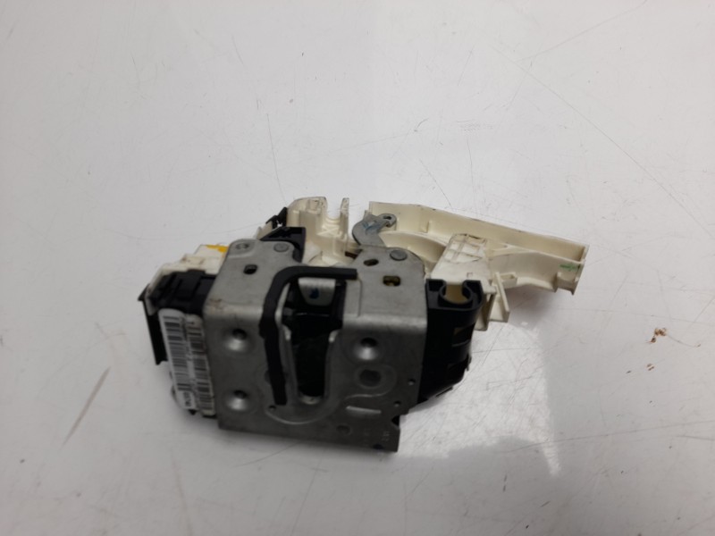 Recambio de cerradura puerta trasera izquierda para fiat freemont (345) urban 4wd referencia OEM IAM 68466963AA  