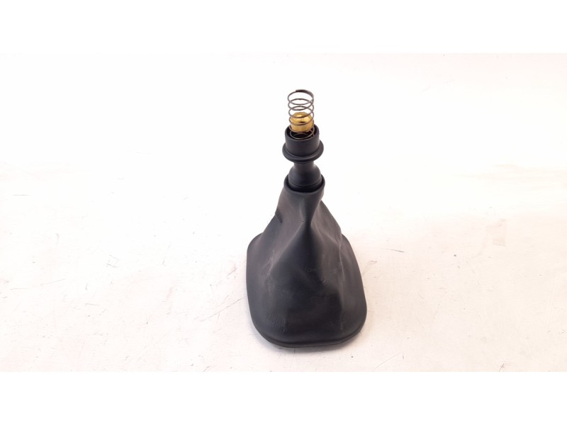 Recambio de guarnecidos palanca cambio para hyundai ix35 1.7 crdi cat referencia OEM IAM 846402S1009P  