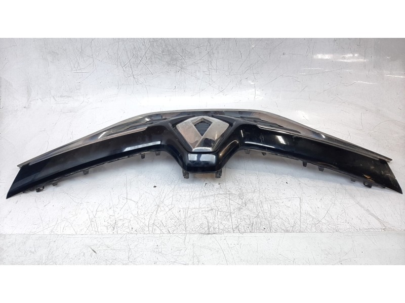 Recambio de rejilla delantera para renault captur zen referencia OEM IAM 623105565R  