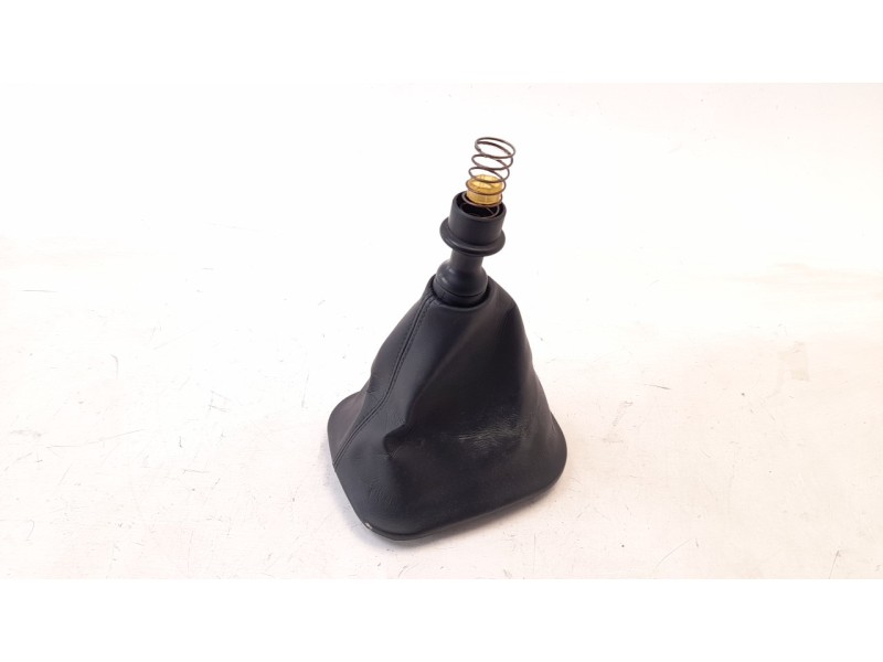 Recambio de guarnecidos palanca cambio para hyundai ix35 1.7 crdi cat referencia OEM IAM 846402S1009P  