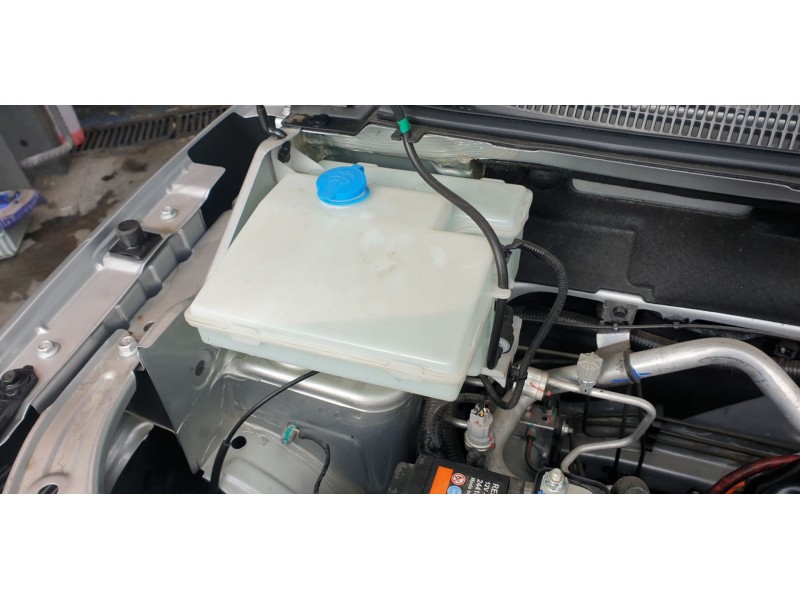 Recambio de deposito limpia para dacia spring electric business referencia OEM IAM 289103222R  