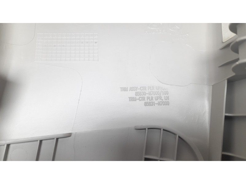 Recambio de moldura para hyundai tucson (nx) maxx silver 2wd referencia OEM IAM 85830N7000  