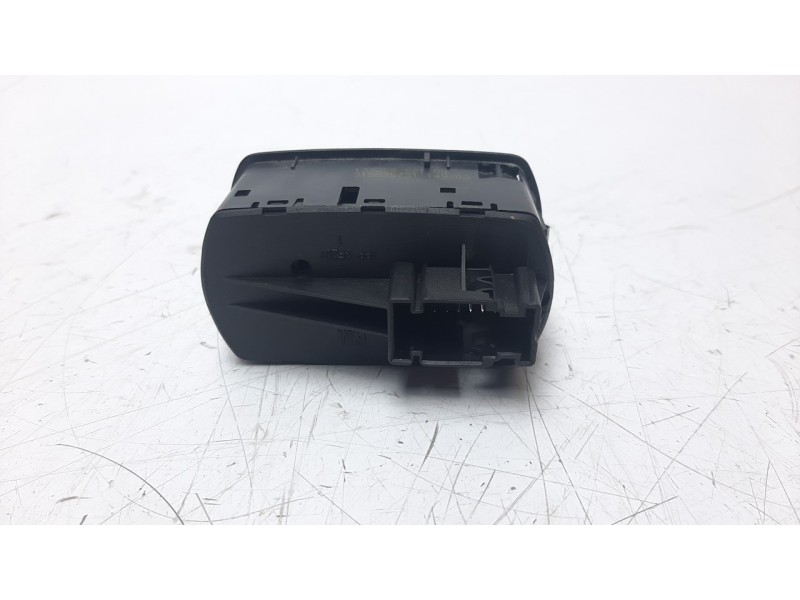 Recambio de mando elevalunas delantero izquierdo para opel corsa d 1.4 16v referencia OEM IAM 13258521AA  