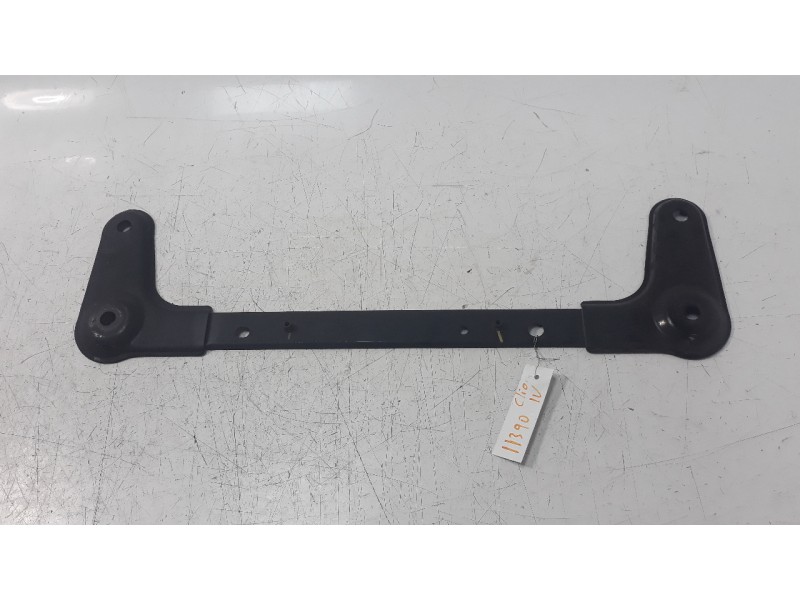 Recambio de travesaño inferior para renault clio iv 1.2 16v referencia OEM IAM 8200537419  