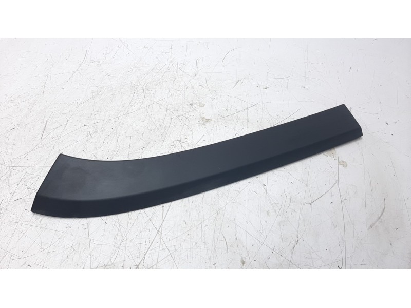 Recambio de moldura para jeep cherokee 2.0 m-jet cat referencia OEM IAM 64720A  