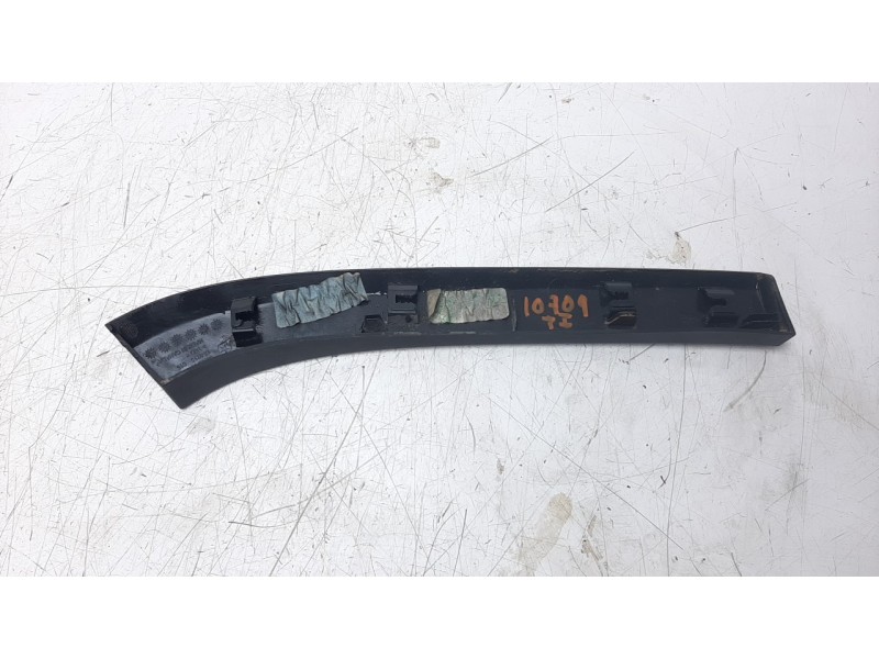 Recambio de moldura para jeep cherokee 2.0 m-jet cat referencia OEM IAM 64720A  