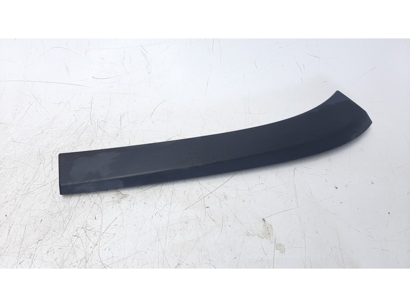 Recambio de moldura para jeep cherokee 2.0 m-jet cat referencia OEM IAM 64720A  