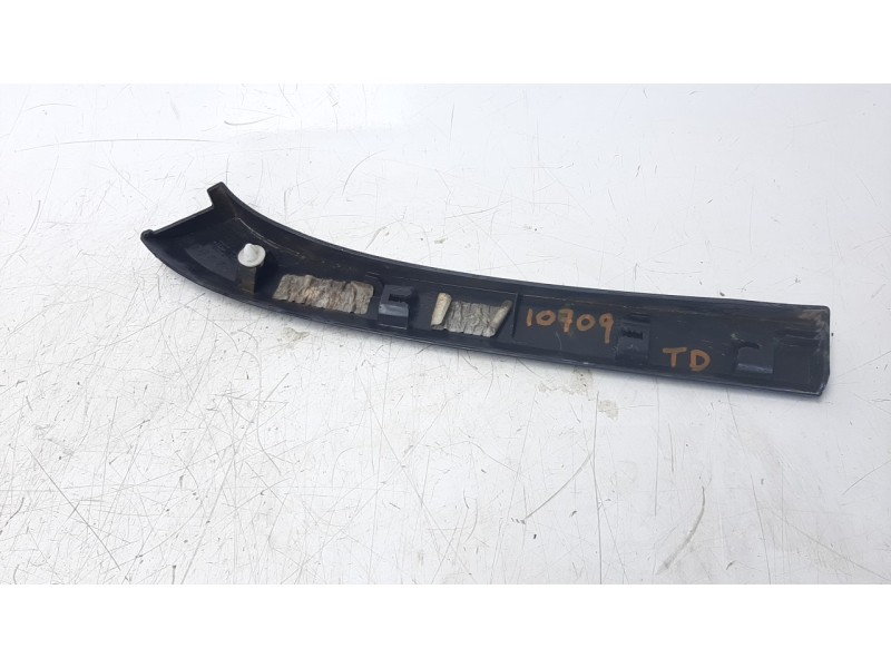 Recambio de moldura para jeep cherokee 2.0 m-jet cat referencia OEM IAM 64720A  