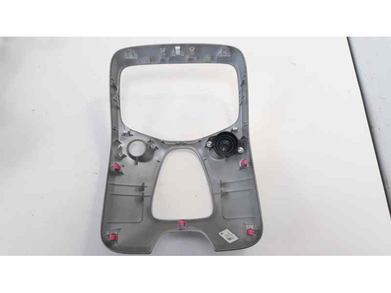 Recambio de moldura para citroen c1 feel edition referencia OEM IAM 554050H040  
