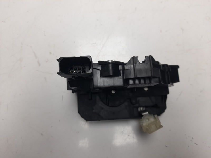 Recambio de cerradura puerta trasera derecha para opel corsa e expression referencia OEM IAM 13431845  