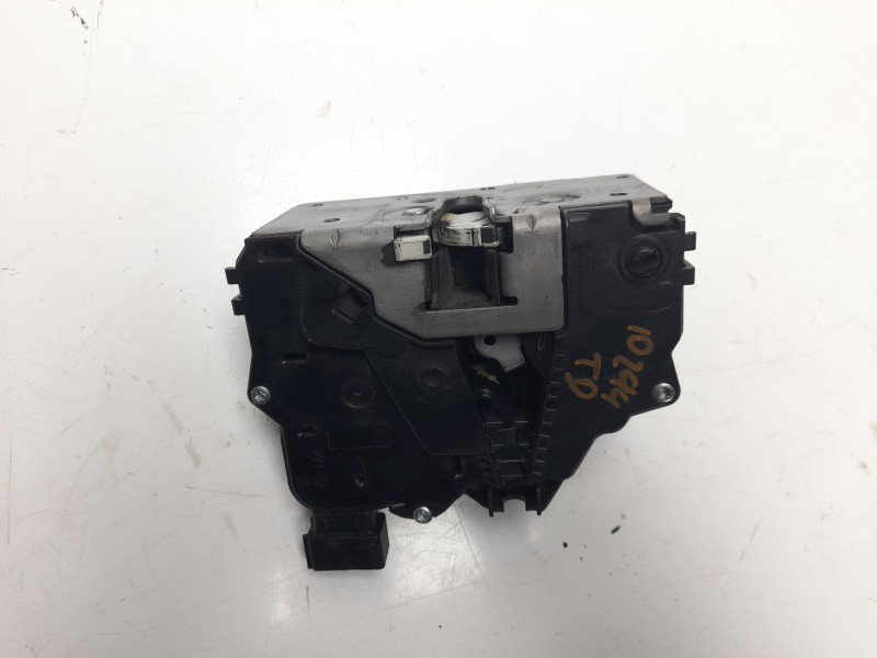 Recambio de cerradura puerta trasera derecha para opel corsa e expression referencia OEM IAM 13431845  