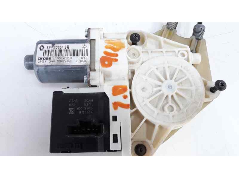 Recambio de elevalunas trasero derecho para renault megane iii berlina 5 p emotion referencia OEM IAM 827200003R 106198617 11564