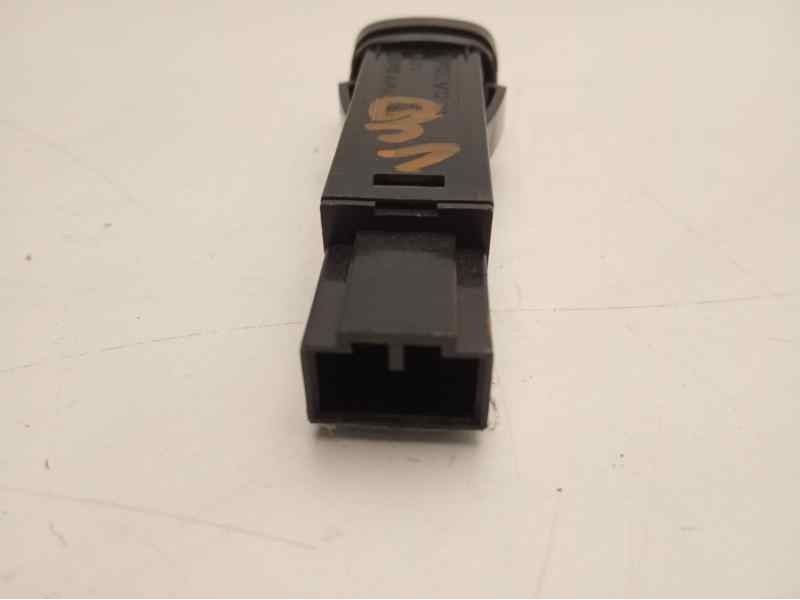 Recambio de warning para volvo v40 kinetic referencia OEM IAM 9123682  