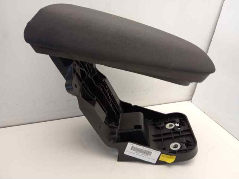 Recambio de apoyabrazos central para volvo v40 kinetic referencia OEM IAM 31448087  