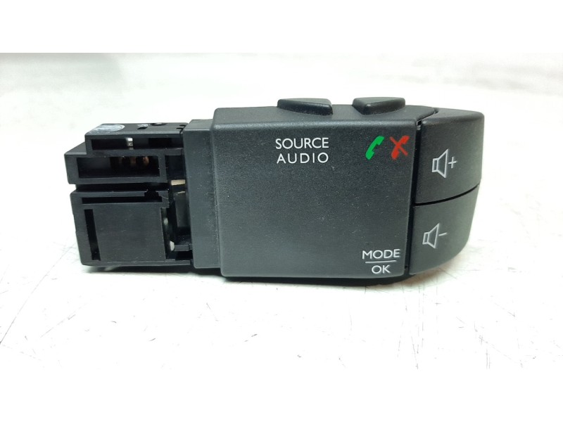 Recambio de mando volumen para renault clio iv referencia OEM IAM 255522448R  