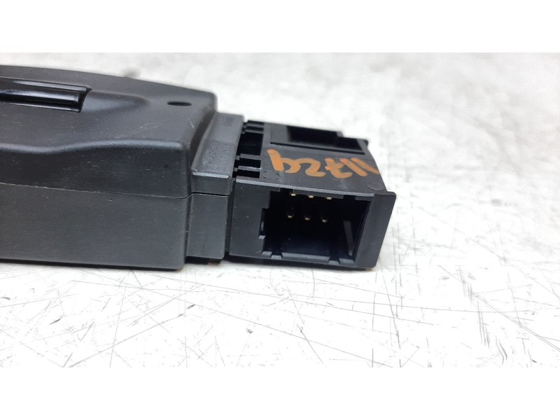 Recambio de mando volumen para renault clio iv referencia OEM IAM 255522448R  