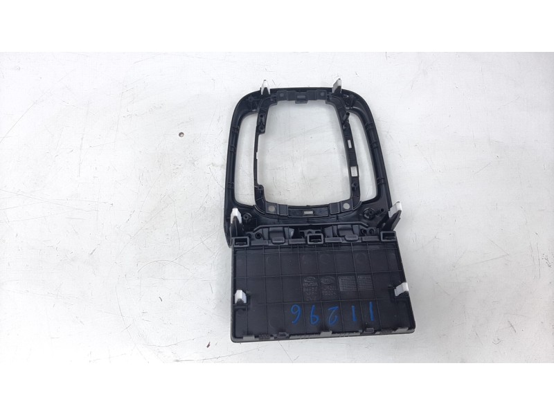 Recambio de moldura para hyundai kona 1.0 tgdi cat referencia OEM IAM 84652J9001  